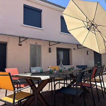 Casa de Campo Rénové Avec Jardin Et Vue Sur Château - Fr-1-489-334
