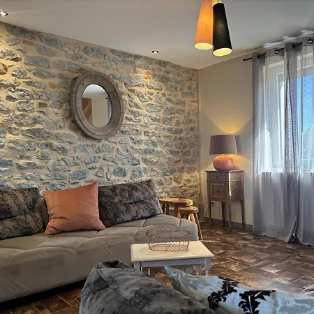 Casa de Campo Rénové Avec Jardin Et Vue Sur Château - Fr-1-489-334 *