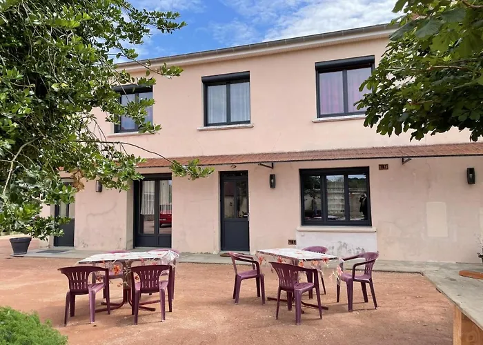 De Charme Renove A Pierrefitte-sur-loire, Vue Sur Campagne - Fr-1-489-334 度假居