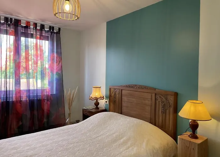 De Charme Renove A Pierrefitte-sur-loire, Vue Sur Campagne - Fr-1-489-334 *